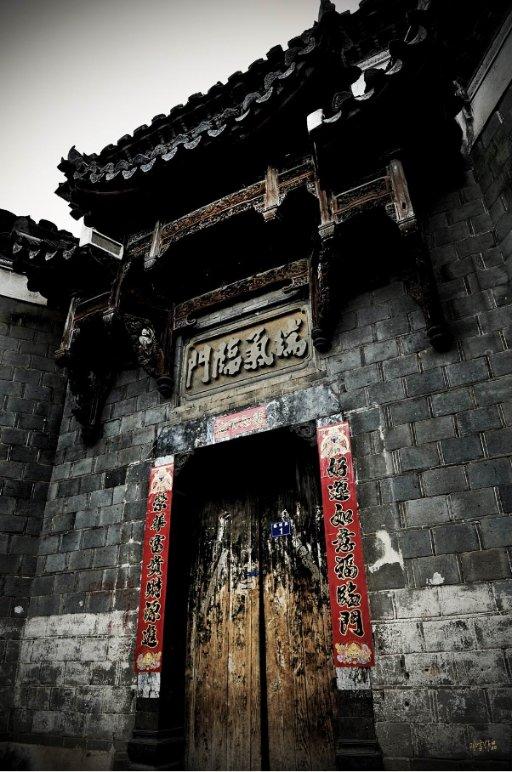 张桂梅怕坐轮椅会让大家担心，你佩服她的坚持吗？